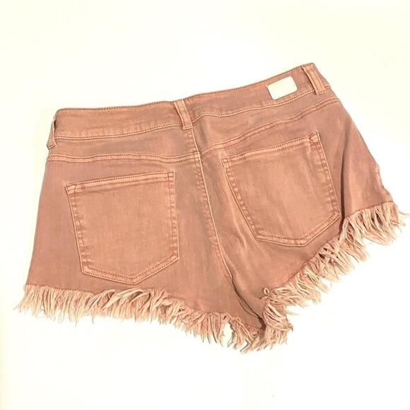 Dusty Pink Frayed shorts - Picture 4 of 6